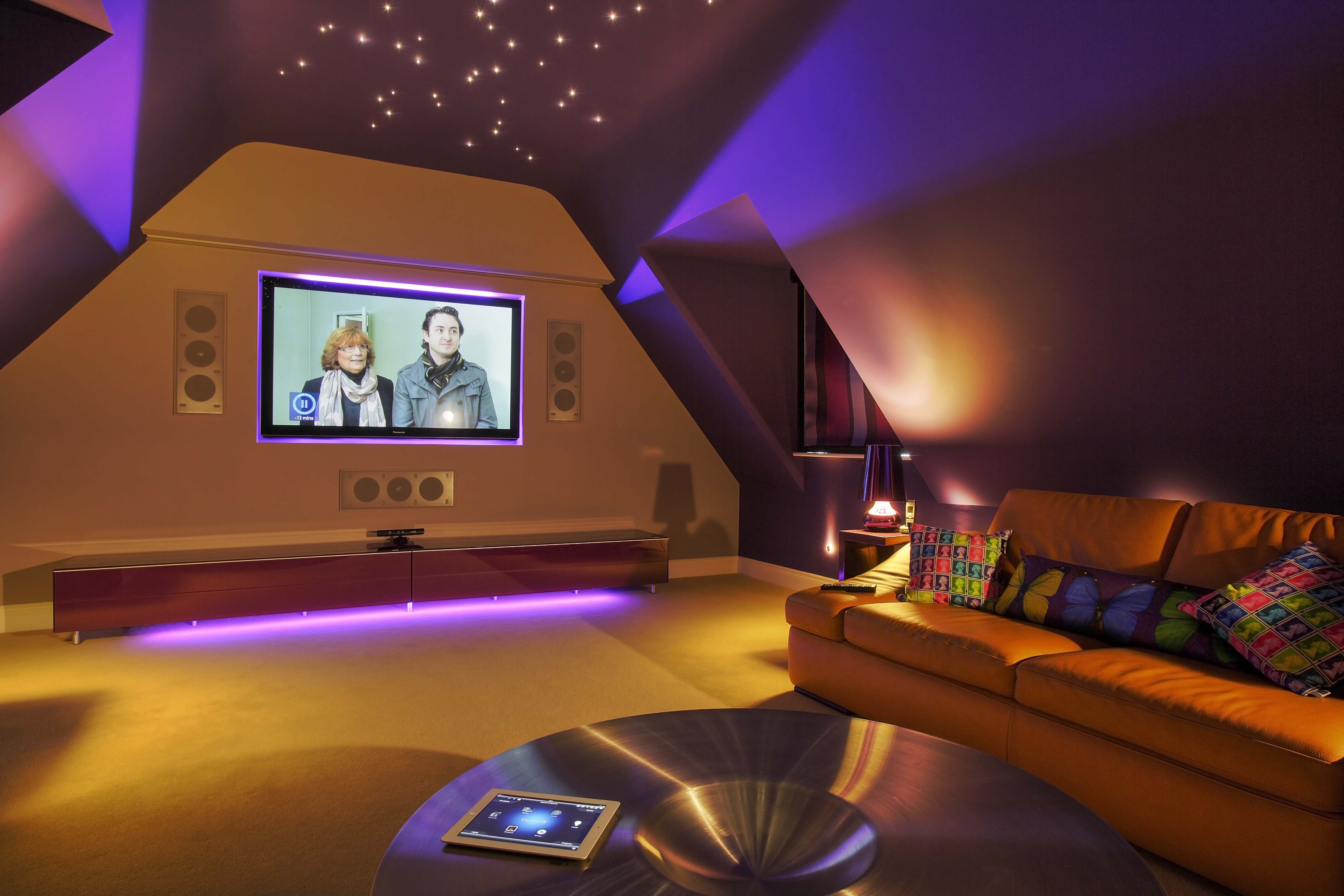 Play garage camera on living deals room tv